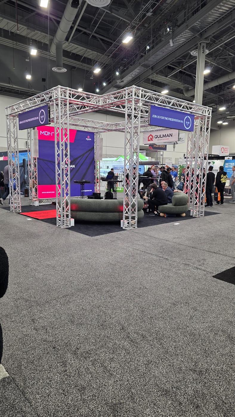 Free-standing truss structure forming a trade show booth with LED panels